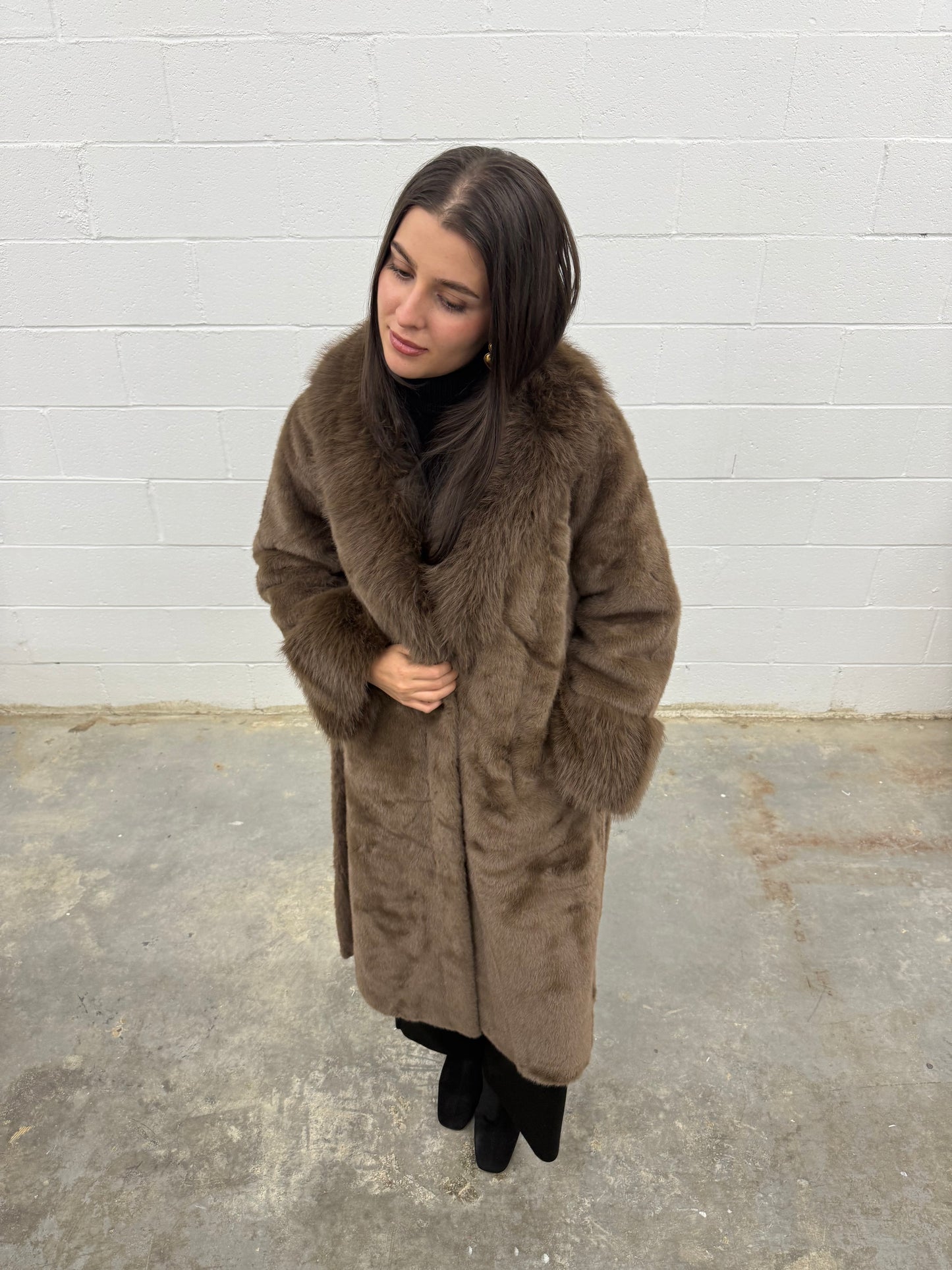 Long Fur Coat V959