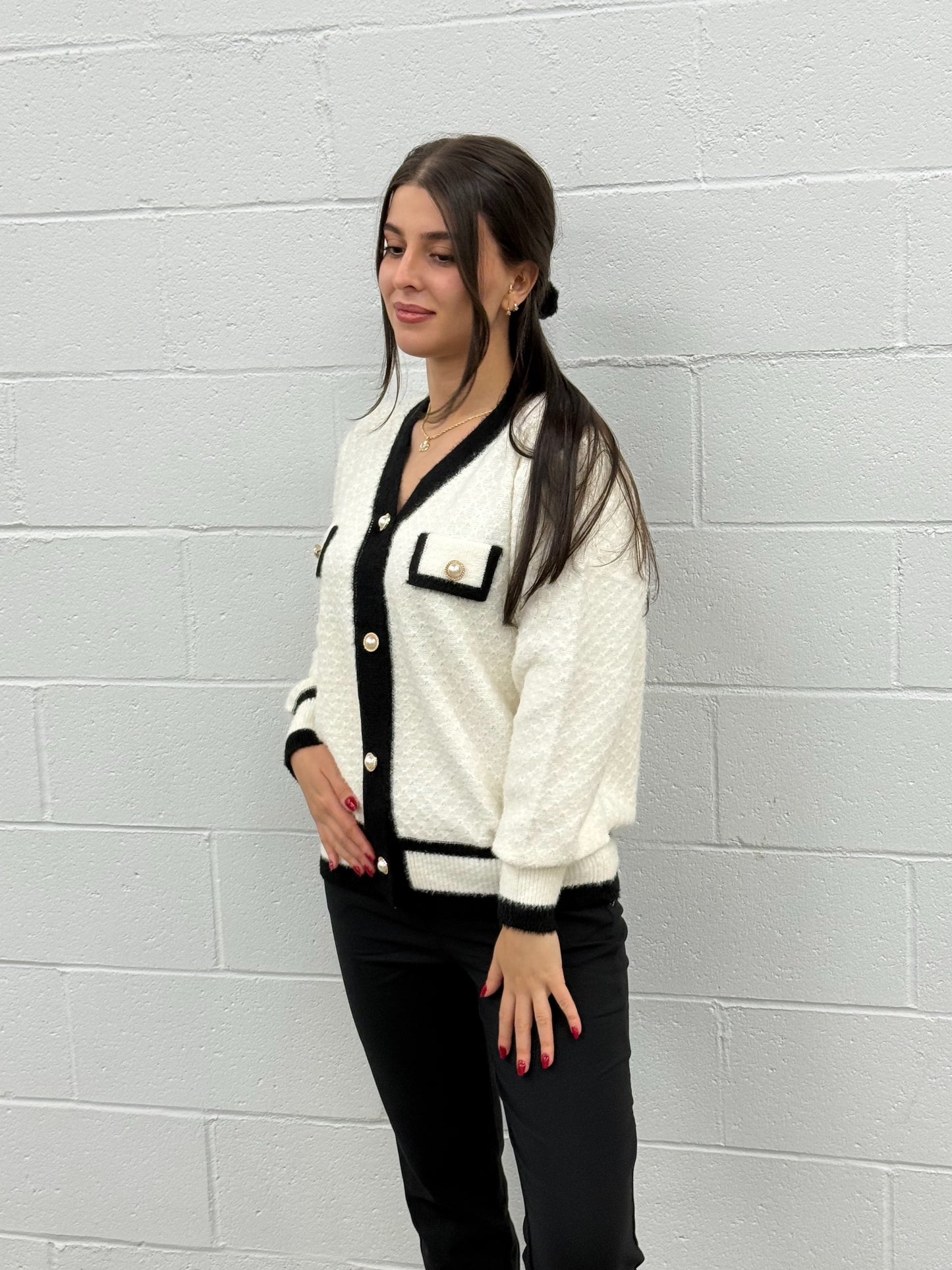 V1533 Black & White Knit Cardigan