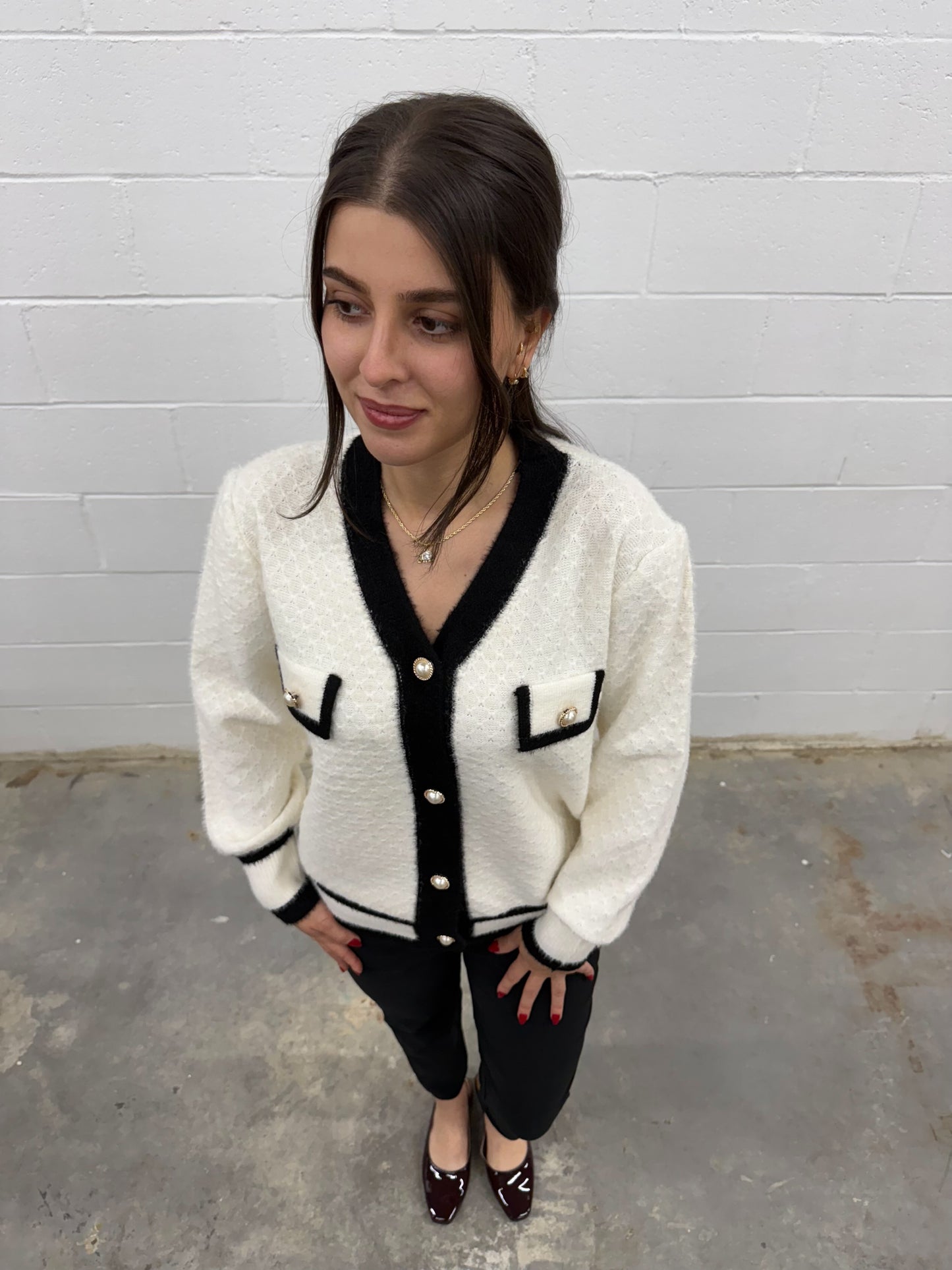 V1533 Black & White Knit Cardigan