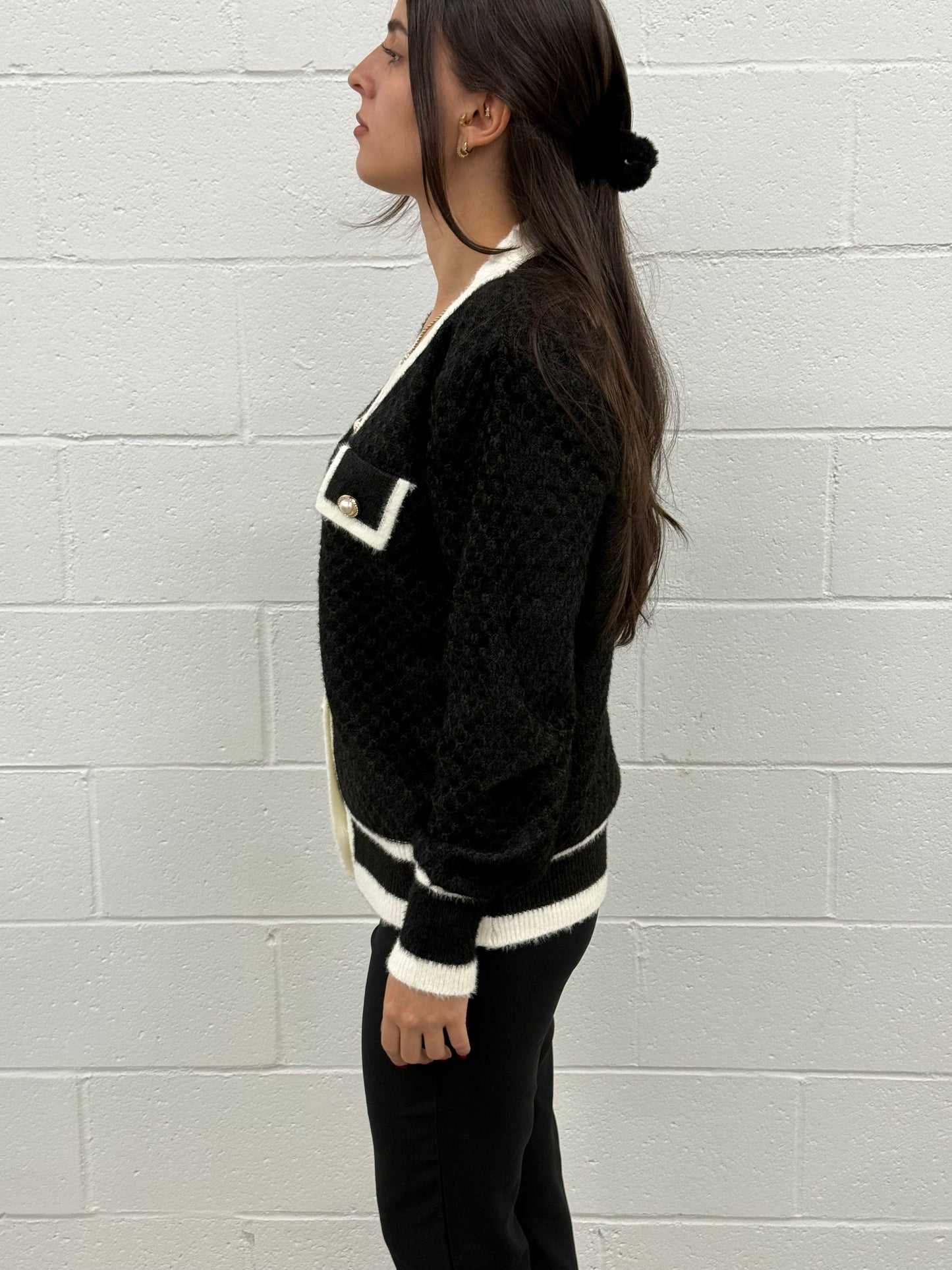 V1533 Black & White Knit Cardigan