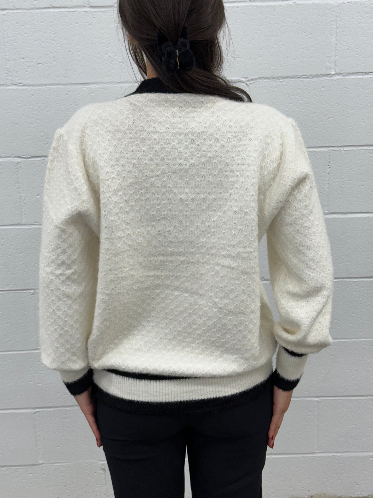 V1533 Black & White Knit Cardigan