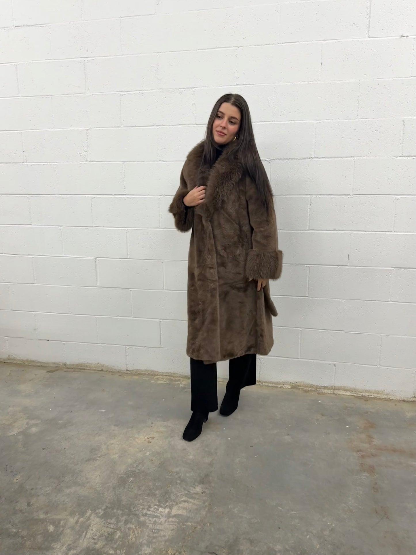 Long Fur Coat V959