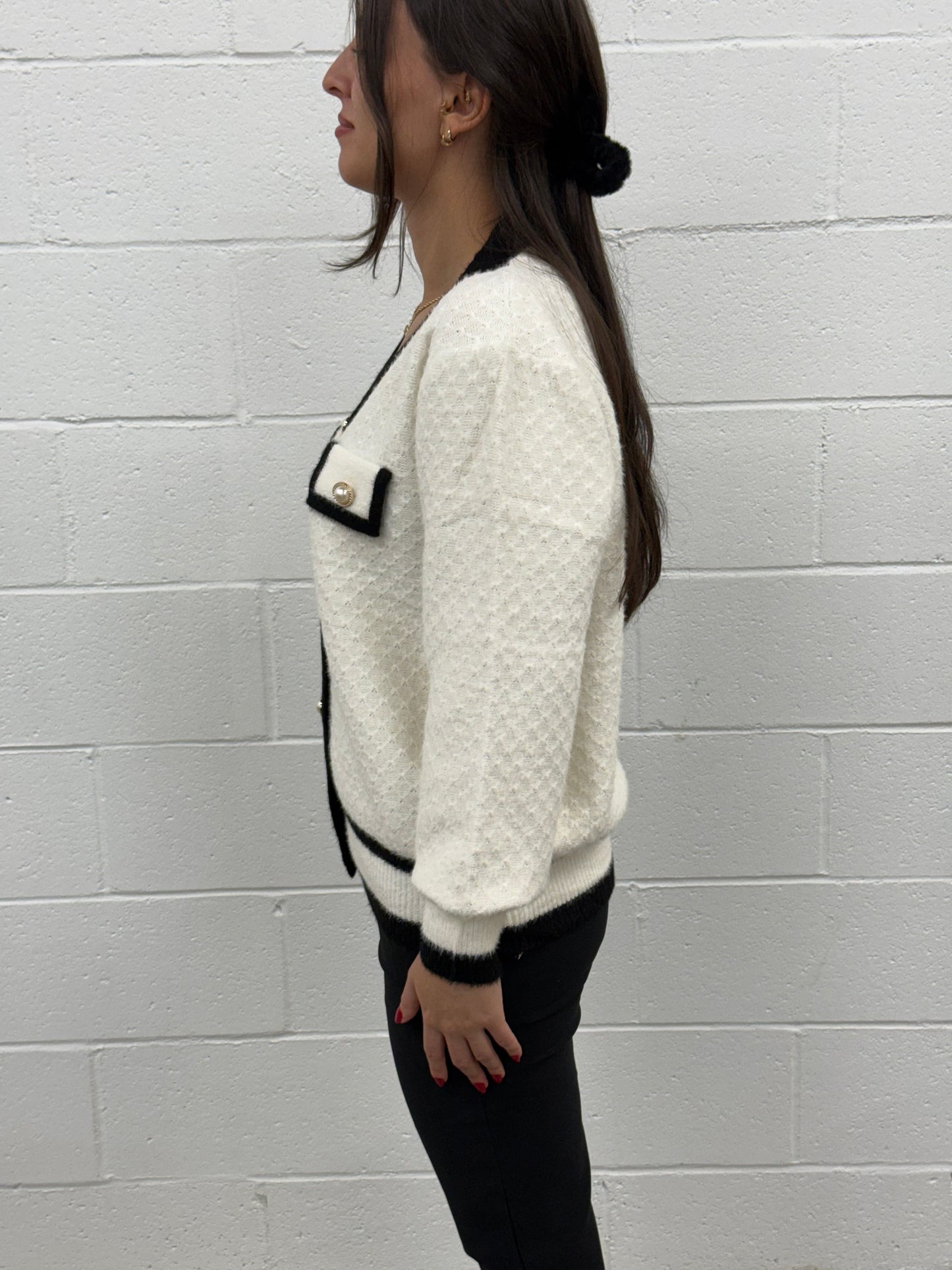 V1533 Black & White Knit Cardigan