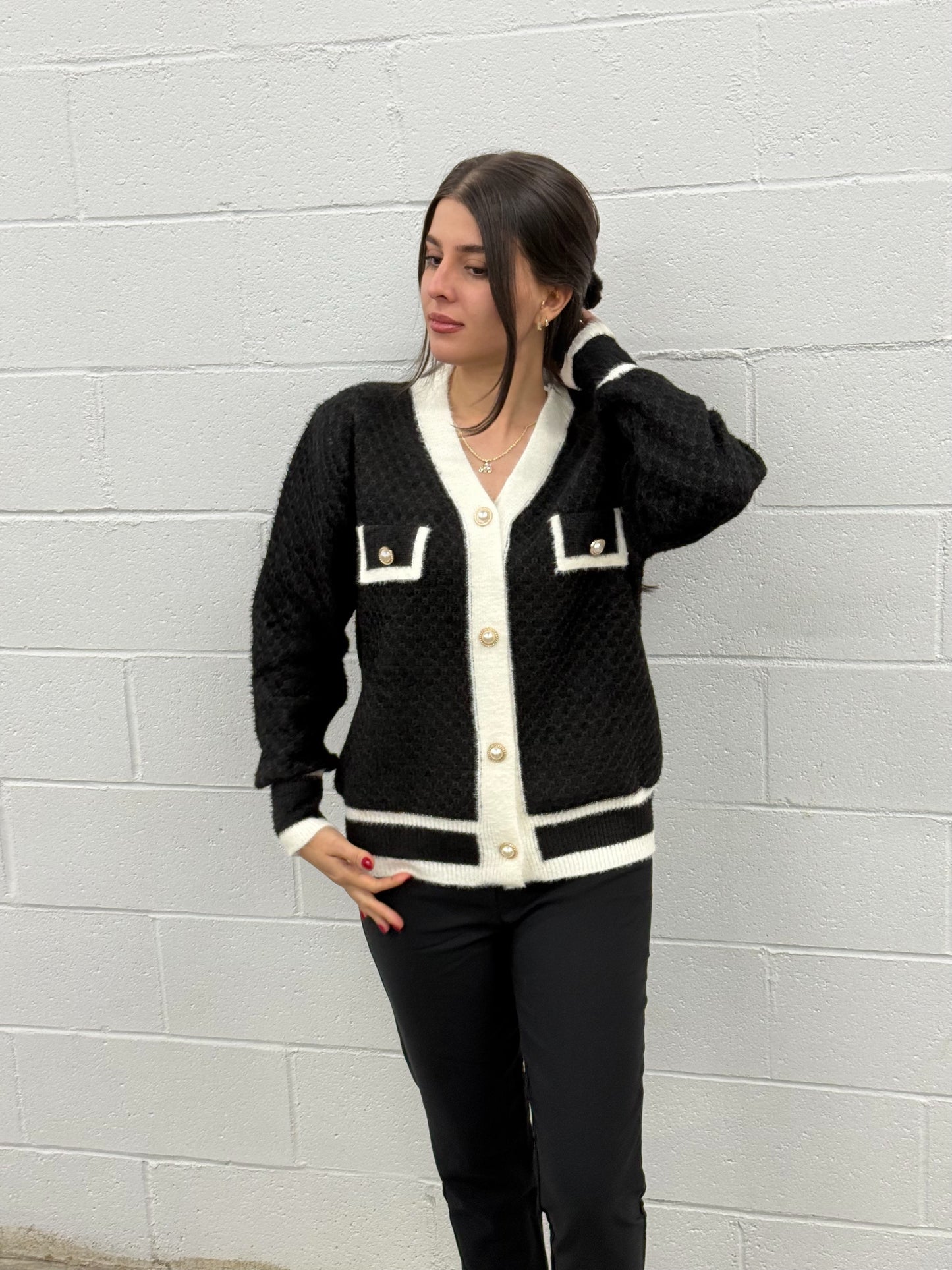 V1533 Black & White Knit Cardigan