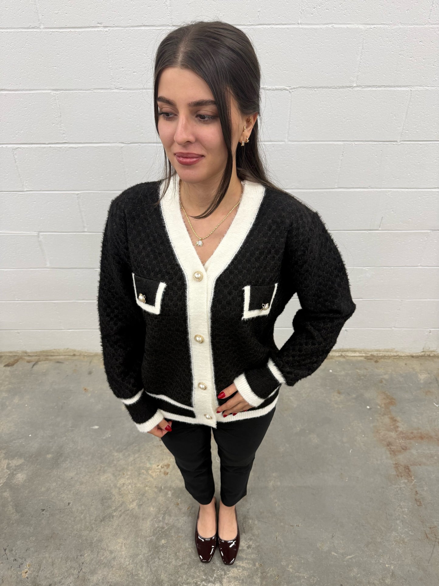 V1533 Black & White Knit Cardigan