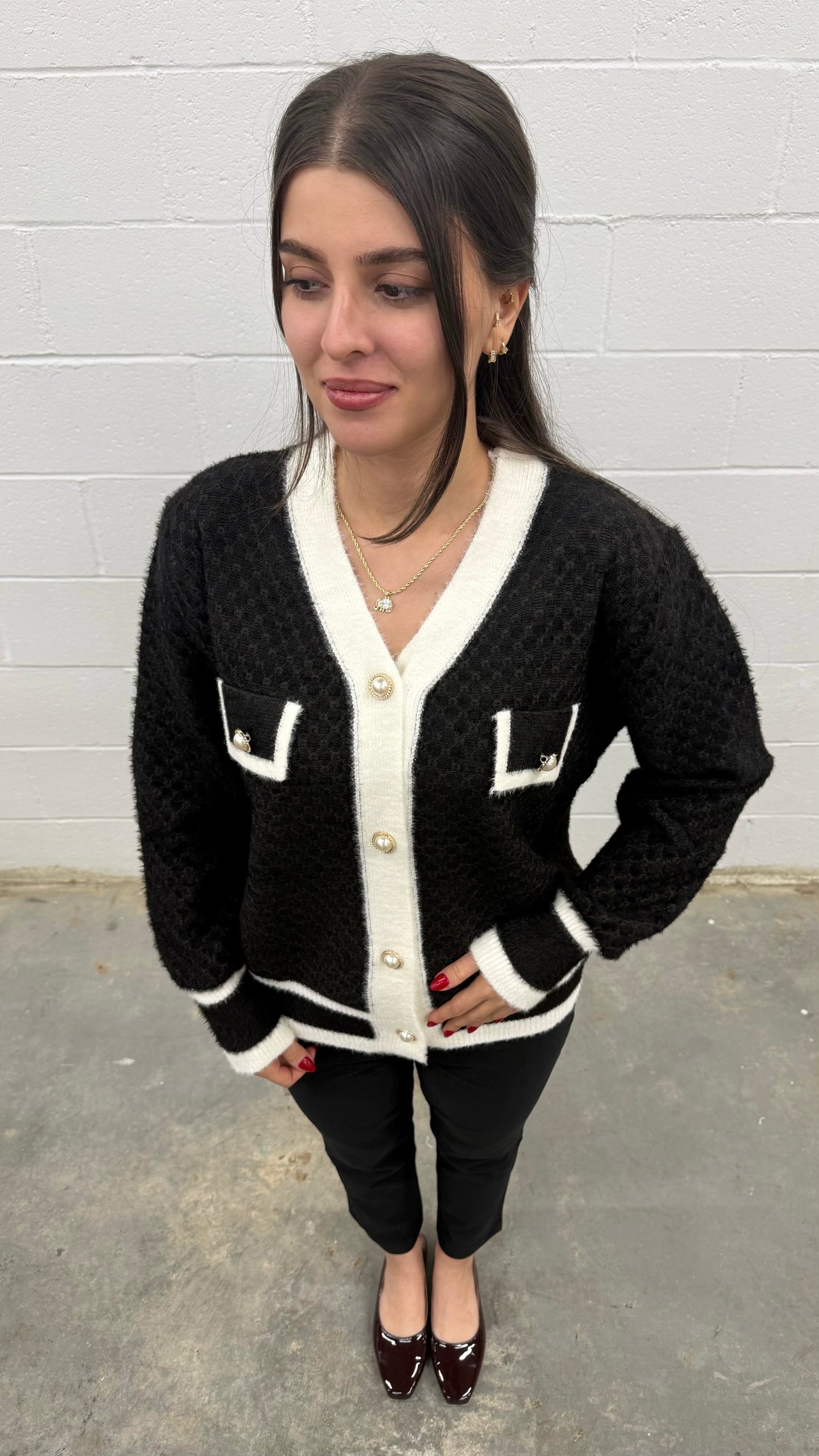 V1533 Black & White Knit Cardigan