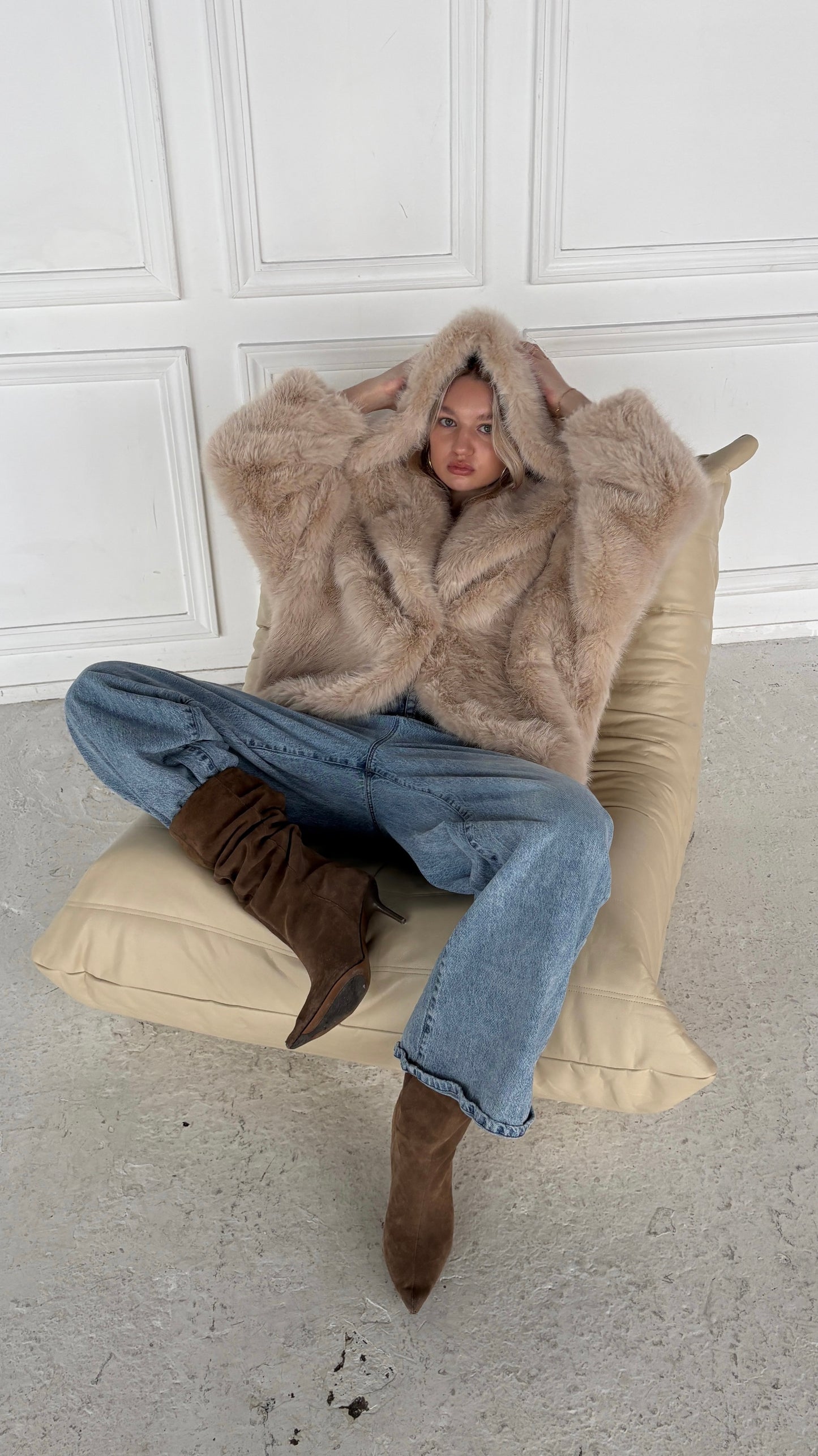 V985 Hooded Fur Coat