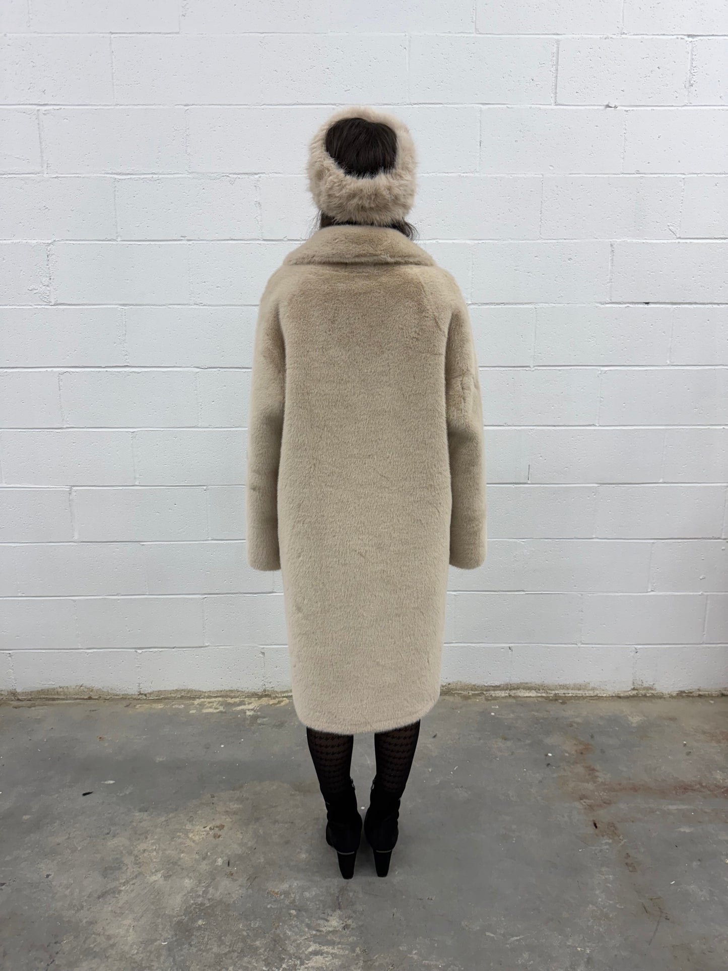 Long Fur Coat V965