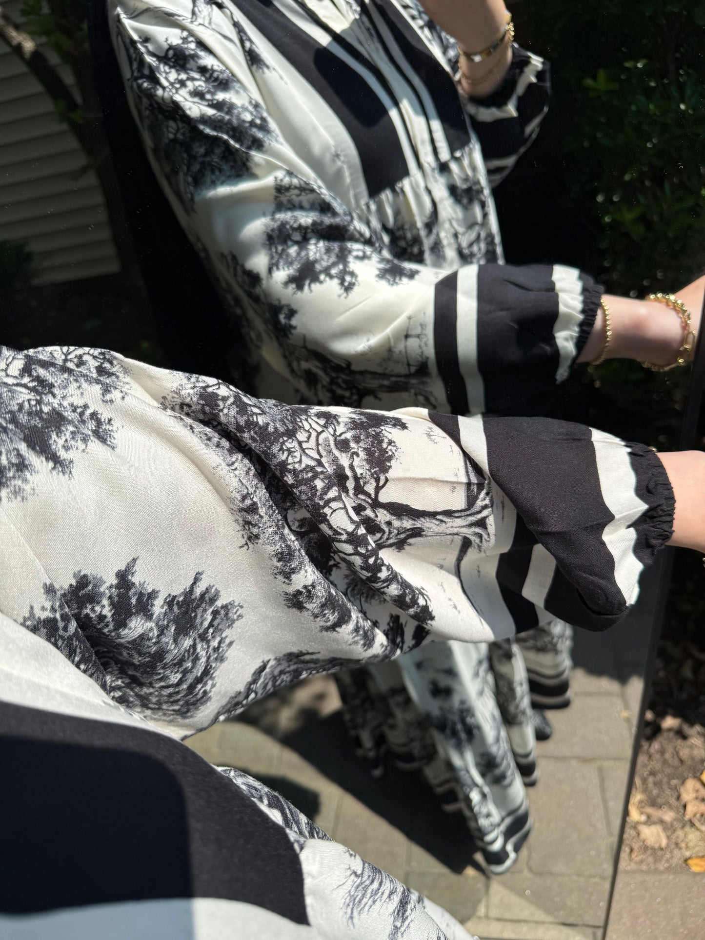 Pattern No:24 Noir Toile Elegance