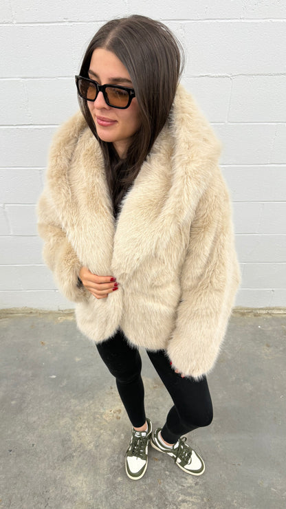 V985 Hooded Fur Coat