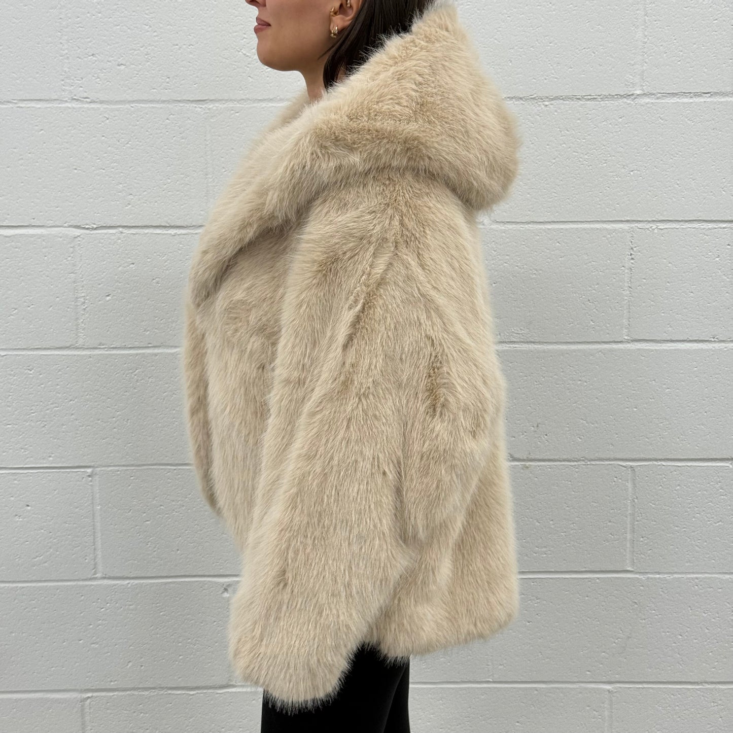 V985 Hooded Fur Coat