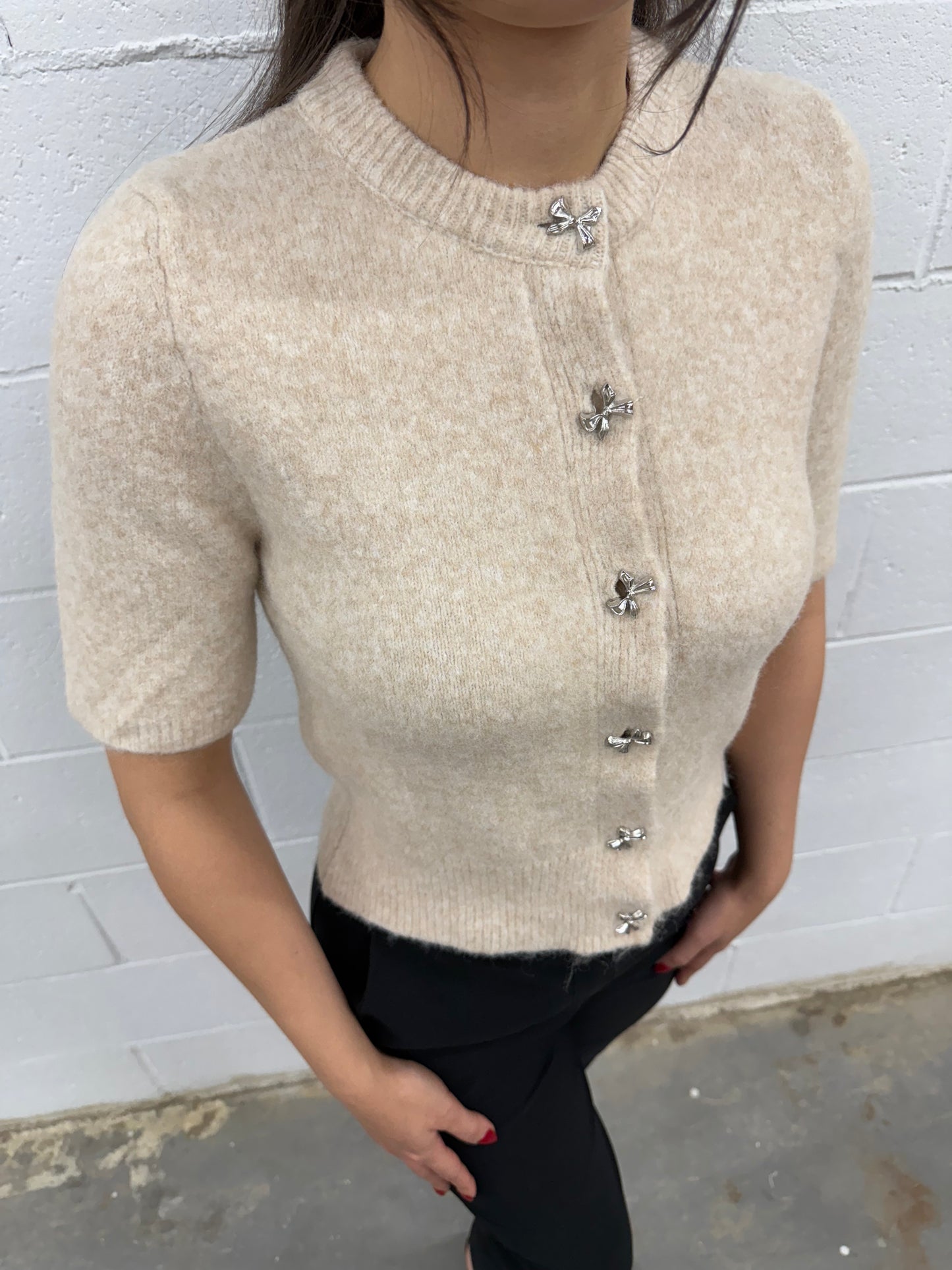 Crewneck Bow Button Knit Top V4865