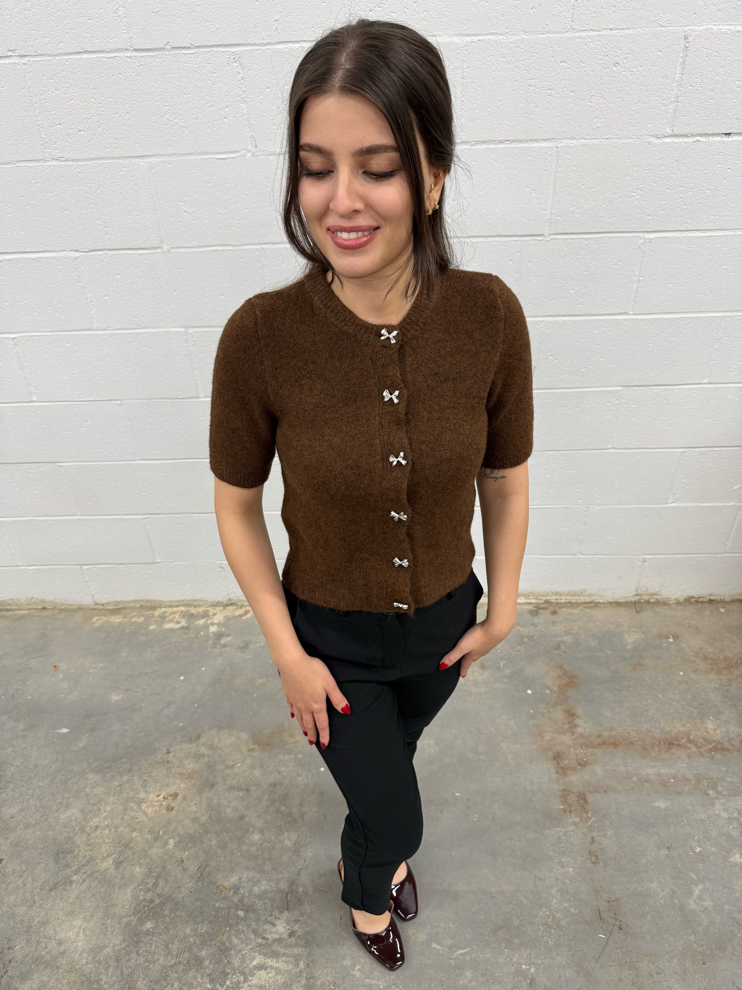 Crewneck Bow Button Knit Top V4865